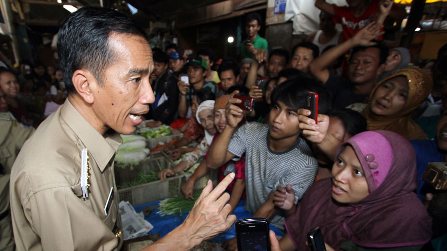 Jokowi berdialog dengan pedagang Pasar Galur